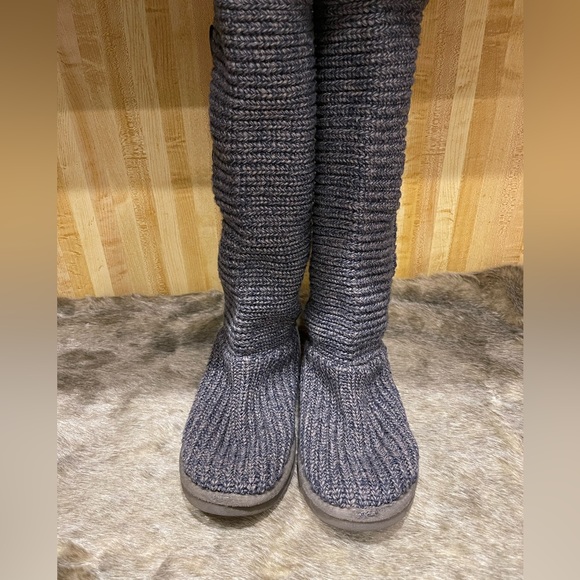 UGG Classic Carly II Knit Boot - Picture 4 of 12
